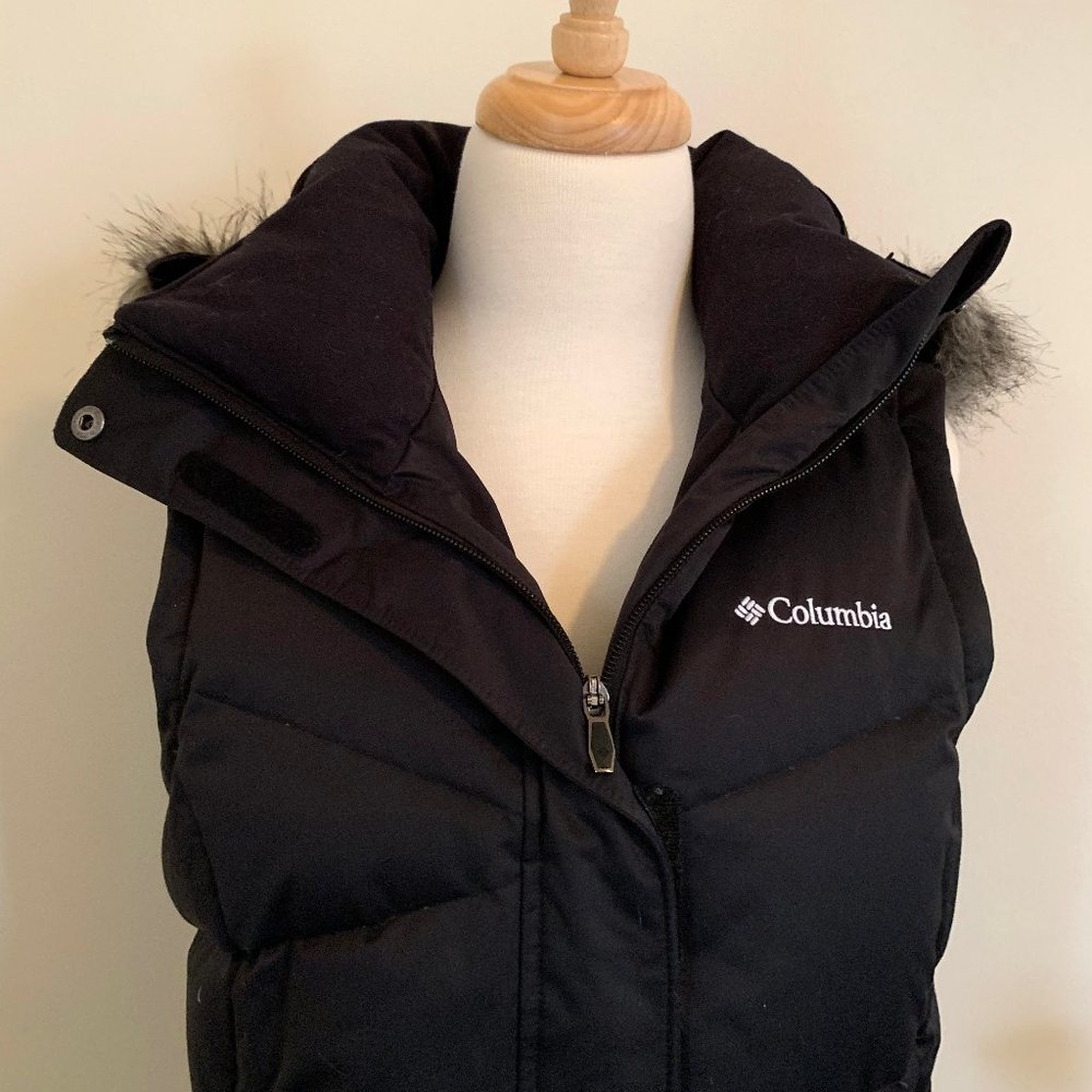 Columbia black Omni-Shield Vest with fur hood